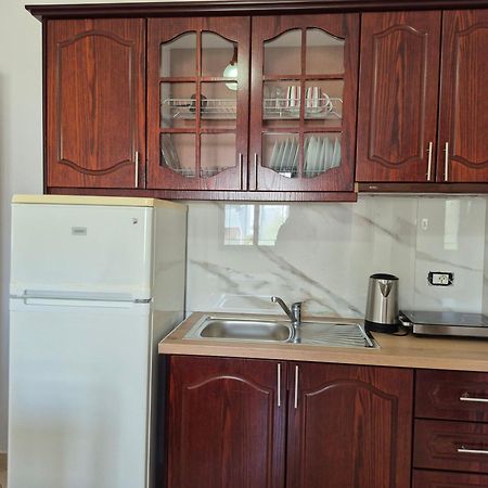 Vita Apartment - Spacious Garden And Balcony 5 Min To Beach & Center Ksamil Exteriör bild