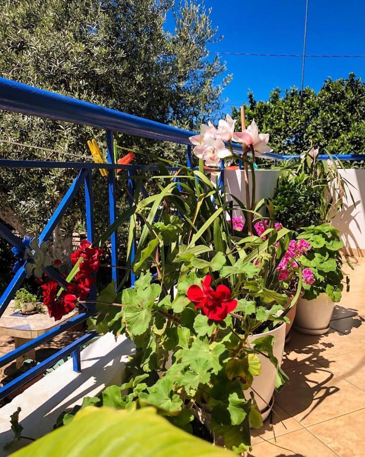 Vita Apartment - Spacious Garden And Balcony 5 Min To Beach & Center Ksamil Exteriör bild