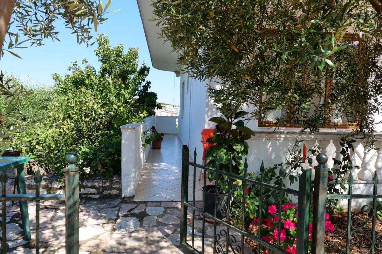 Vita Apartment - Spacious Garden And Balcony 5 Min To Beach & Center Ksamil Exteriör bild