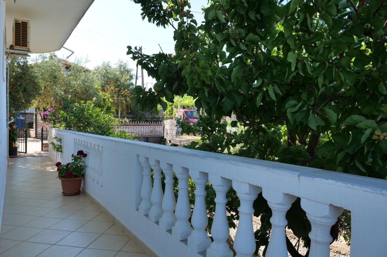 Vita Apartment - Spacious Garden And Balcony 5 Min To Beach & Center Ksamil Exteriör bild