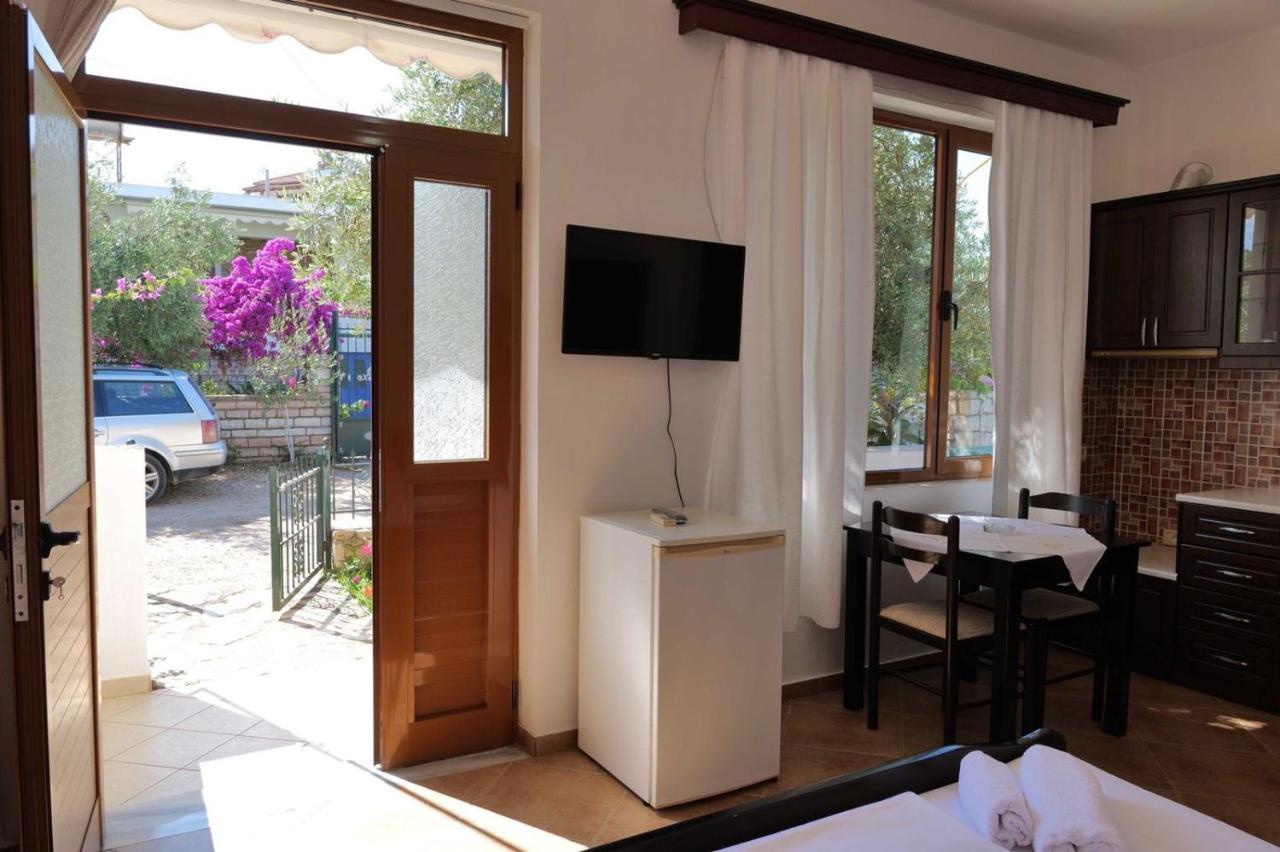 Vita Apartment - Spacious Garden And Balcony 5 Min To Beach & Center Ksamil Exteriör bild
