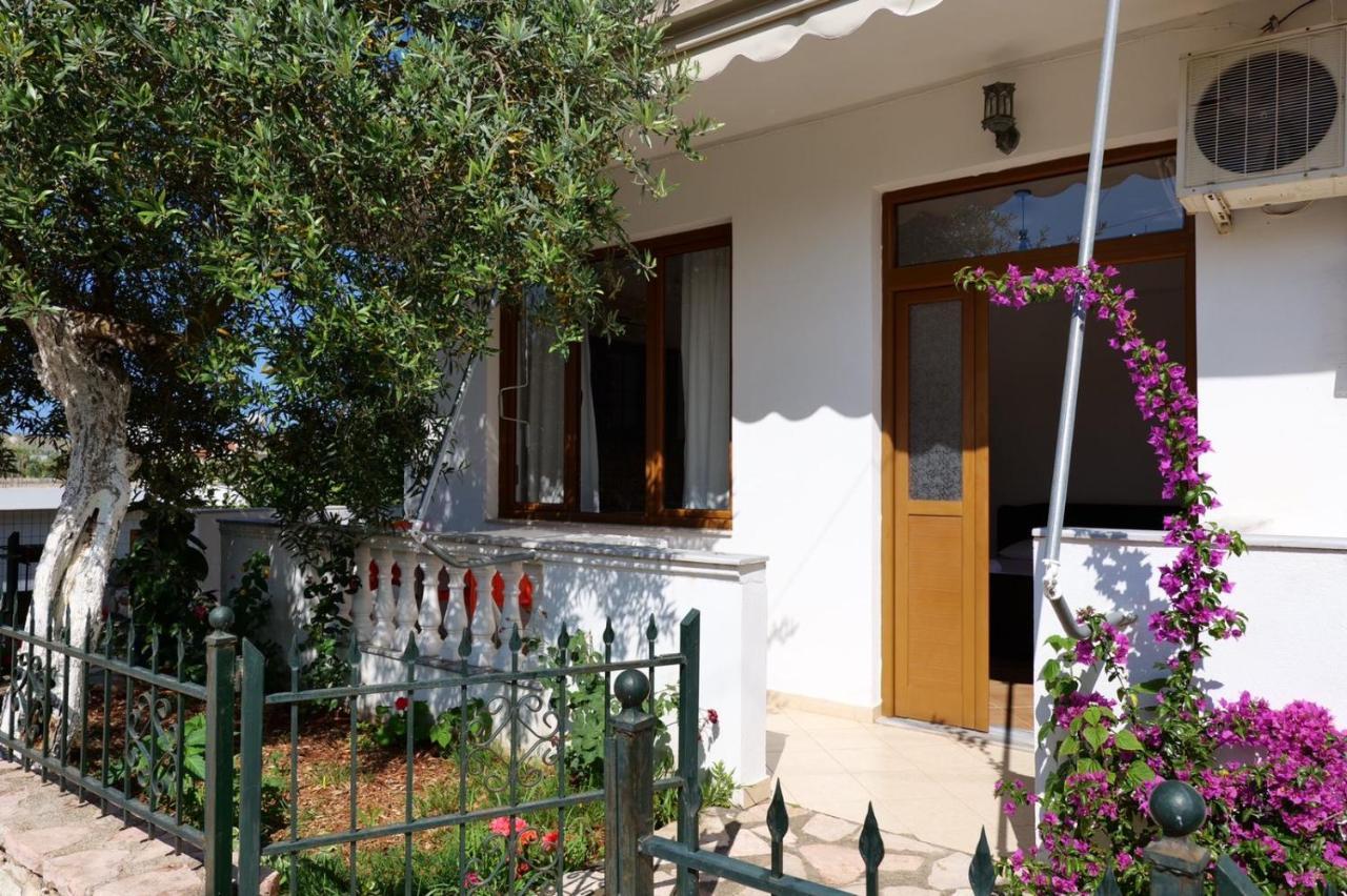 Vita Apartment - Spacious Garden And Balcony 5 Min To Beach & Center Ksamil Exteriör bild