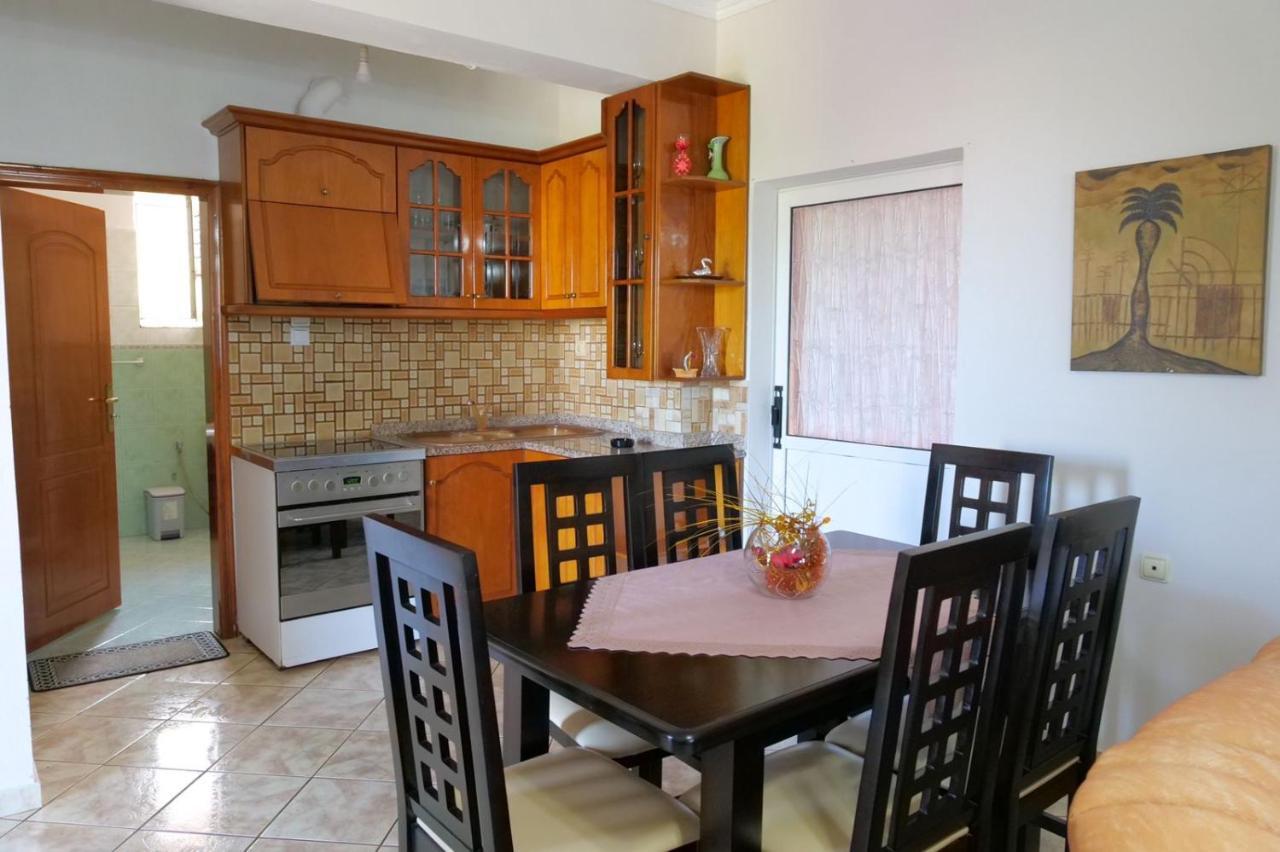 Vita Apartment - Spacious Garden And Balcony 5 Min To Beach & Center Ksamil Exteriör bild
