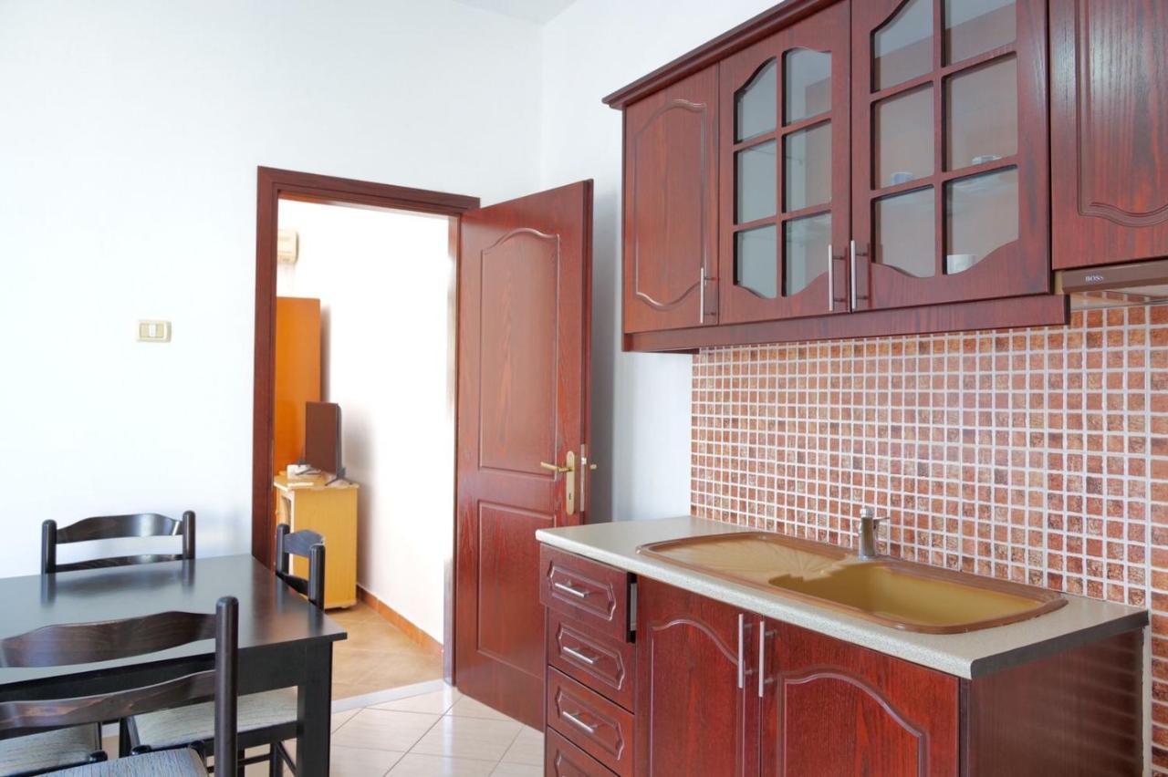 Vita Apartment - Spacious Garden And Balcony 5 Min To Beach & Center Ksamil Exteriör bild