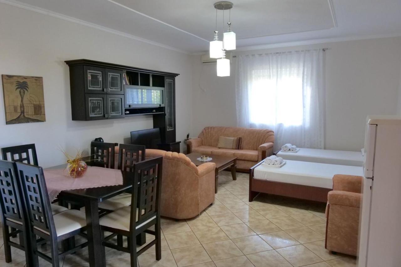 Vita Apartment - Spacious Garden And Balcony 5 Min To Beach & Center Ksamil Exteriör bild