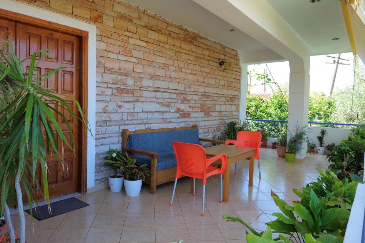 Vita Apartment - Spacious Garden And Balcony 5 Min To Beach & Center Ksamil Exteriör bild