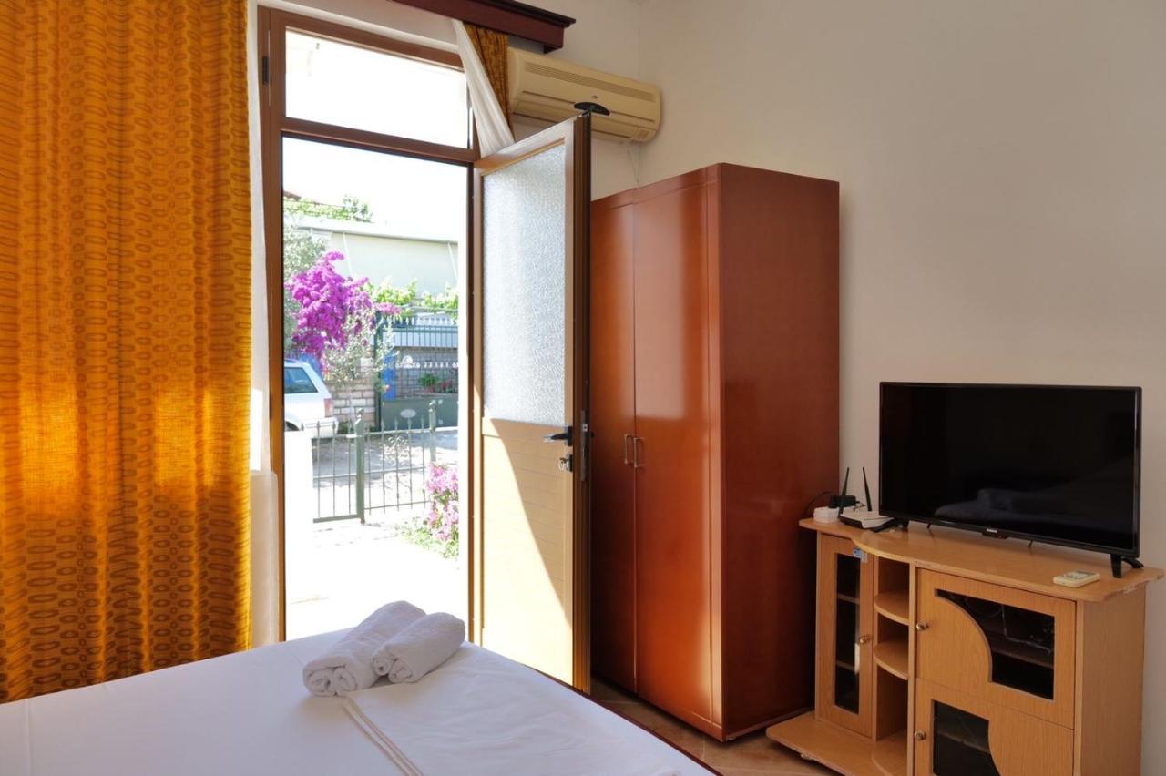 Vita Apartment - Spacious Garden And Balcony 5 Min To Beach & Center Ksamil Exteriör bild