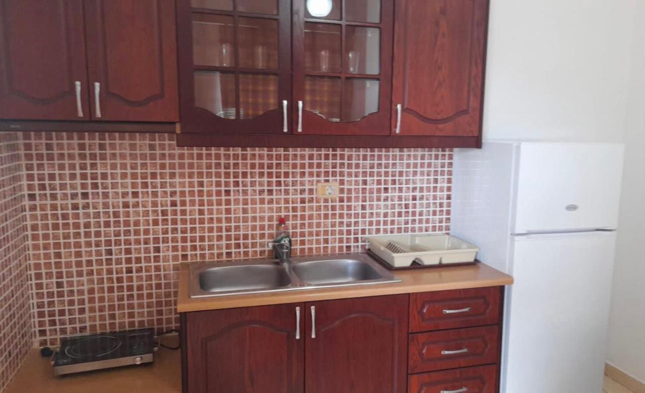 Vita Apartment - Spacious Garden And Balcony 5 Min To Beach & Center Ksamil Exteriör bild