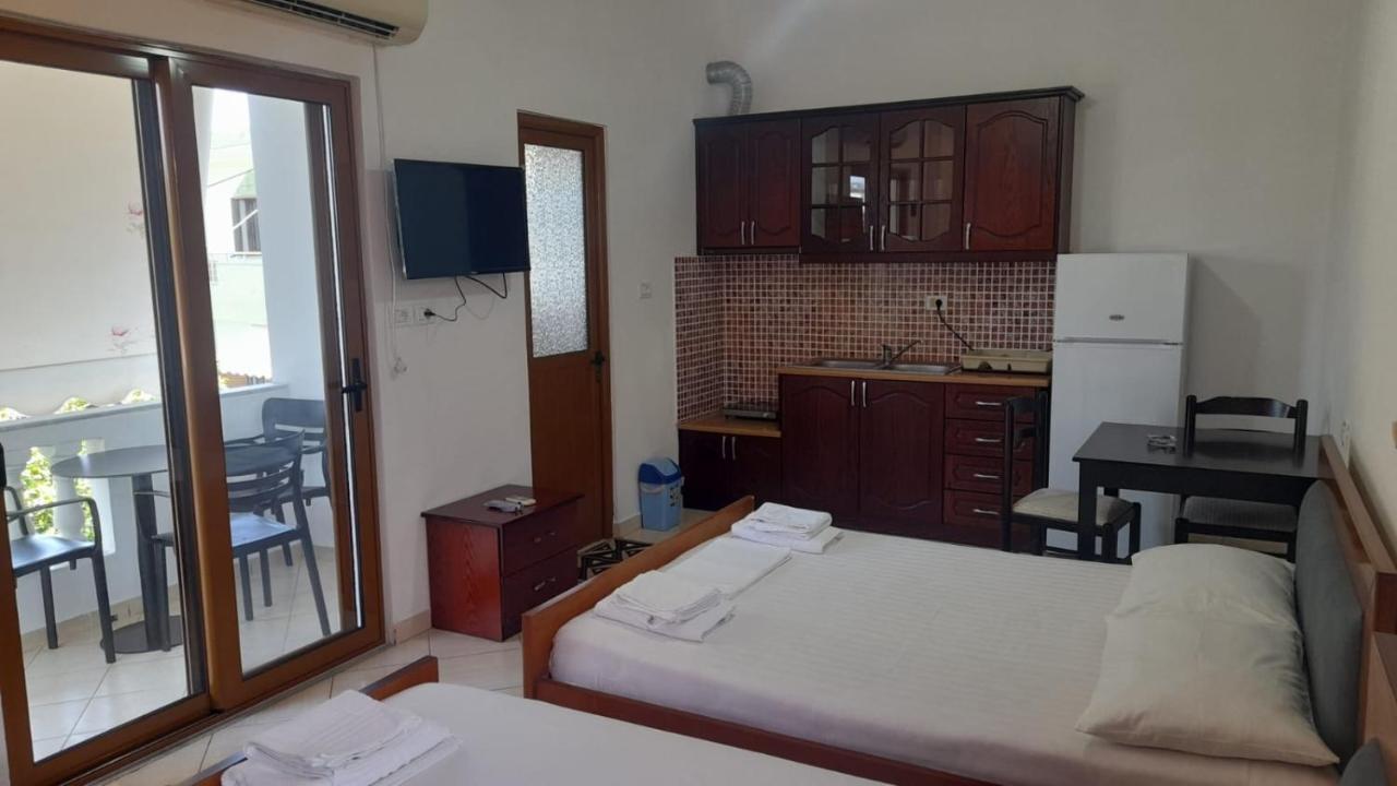 Vita Apartment - Spacious Garden And Balcony 5 Min To Beach & Center Ksamil Exteriör bild