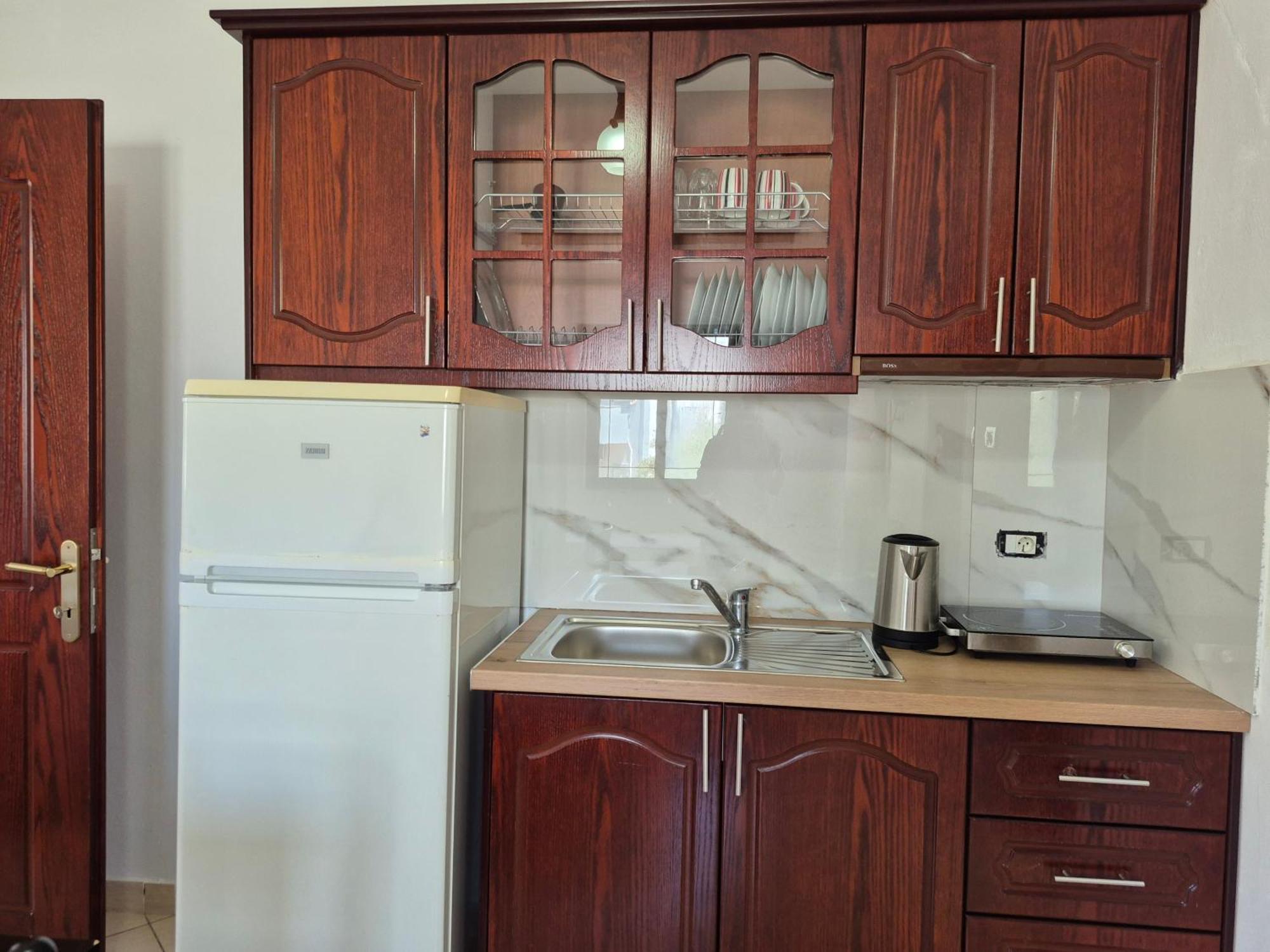 Vita Apartment - Spacious Garden And Balcony 5 Min To Beach & Center Ksamil Exteriör bild