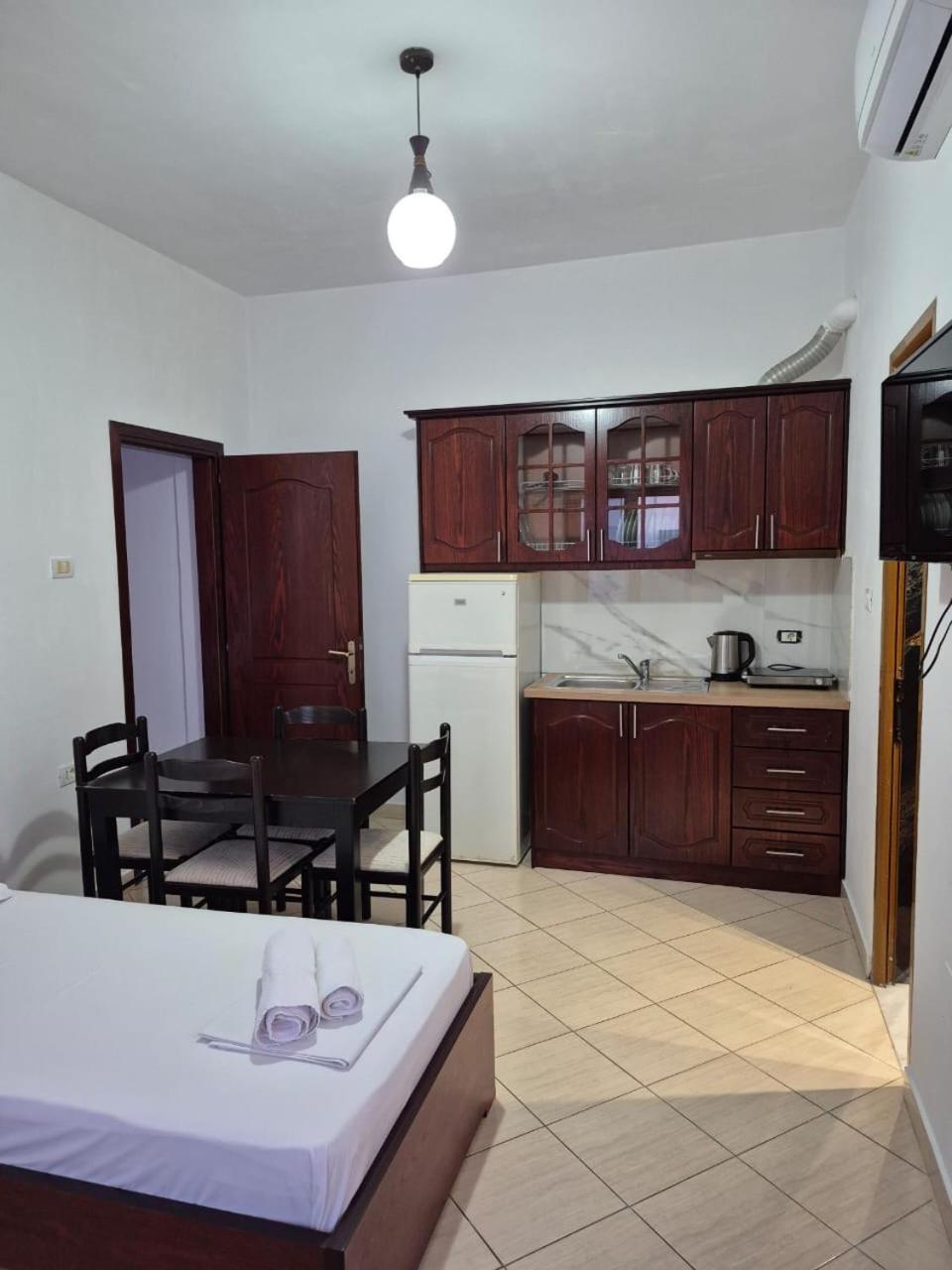 Vita Apartment - Spacious Garden And Balcony 5 Min To Beach & Center Ksamil Exteriör bild