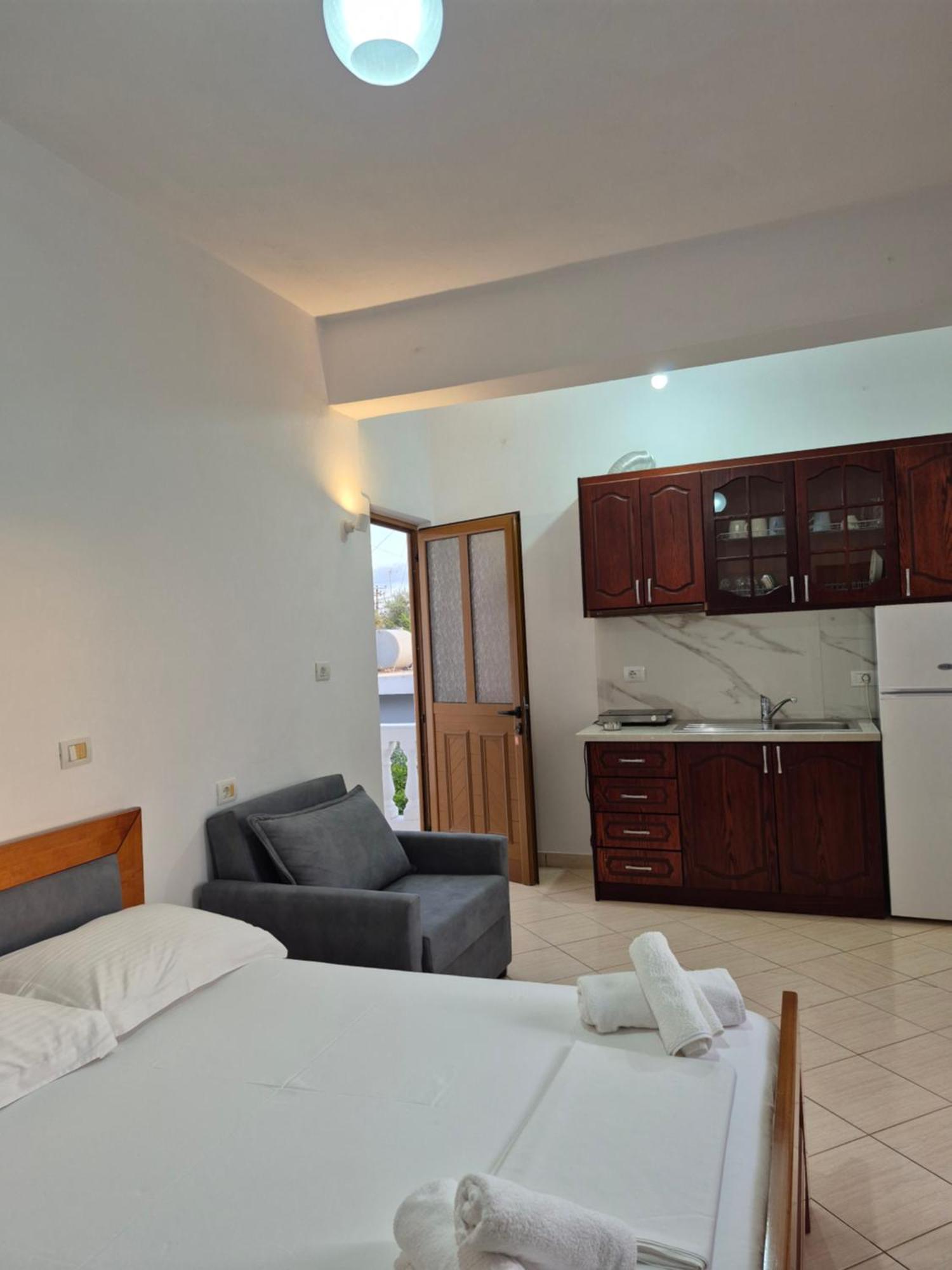 Vita Apartment - Spacious Garden And Balcony 5 Min To Beach & Center Ksamil Exteriör bild