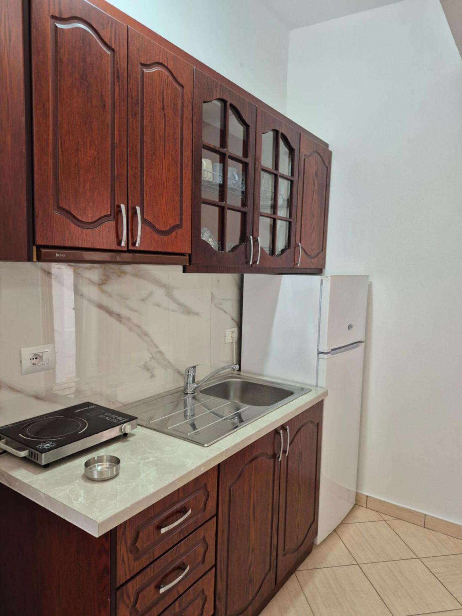 Vita Apartment - Spacious Garden And Balcony 5 Min To Beach & Center Ksamil Exteriör bild