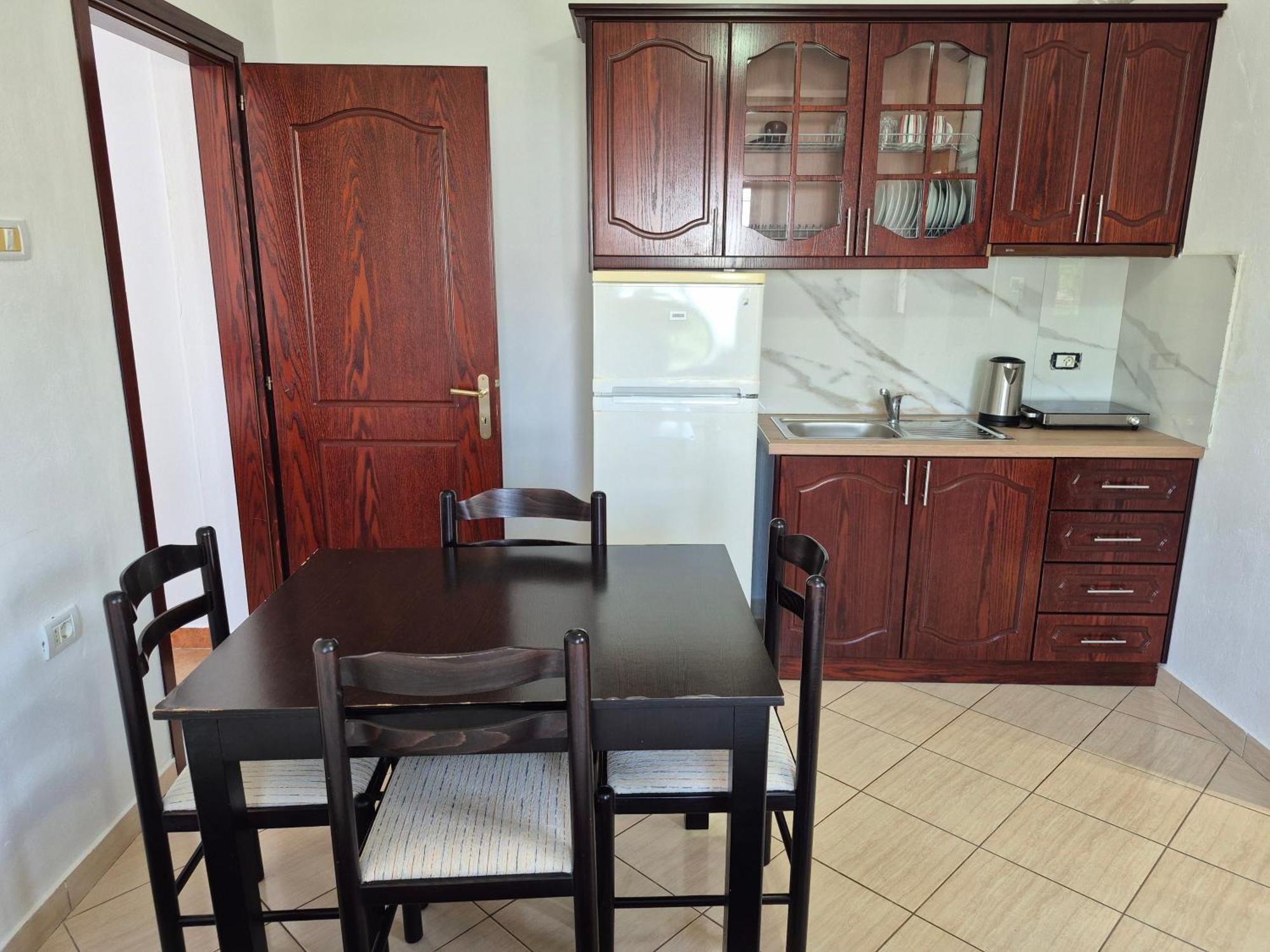 Vita Apartment - Spacious Garden And Balcony 5 Min To Beach & Center Ksamil Exteriör bild