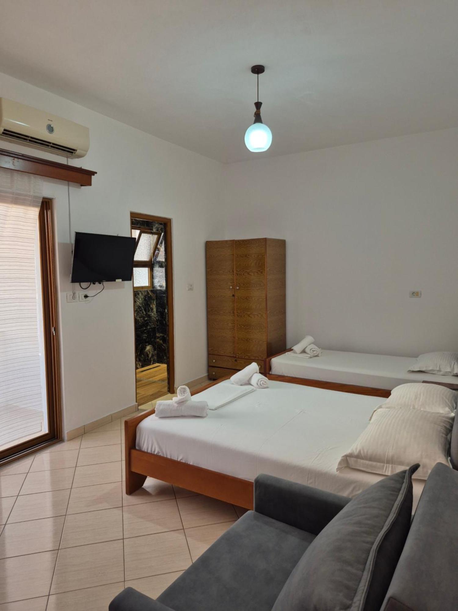 Vita Apartment - Spacious Garden And Balcony 5 Min To Beach & Center Ksamil Exteriör bild