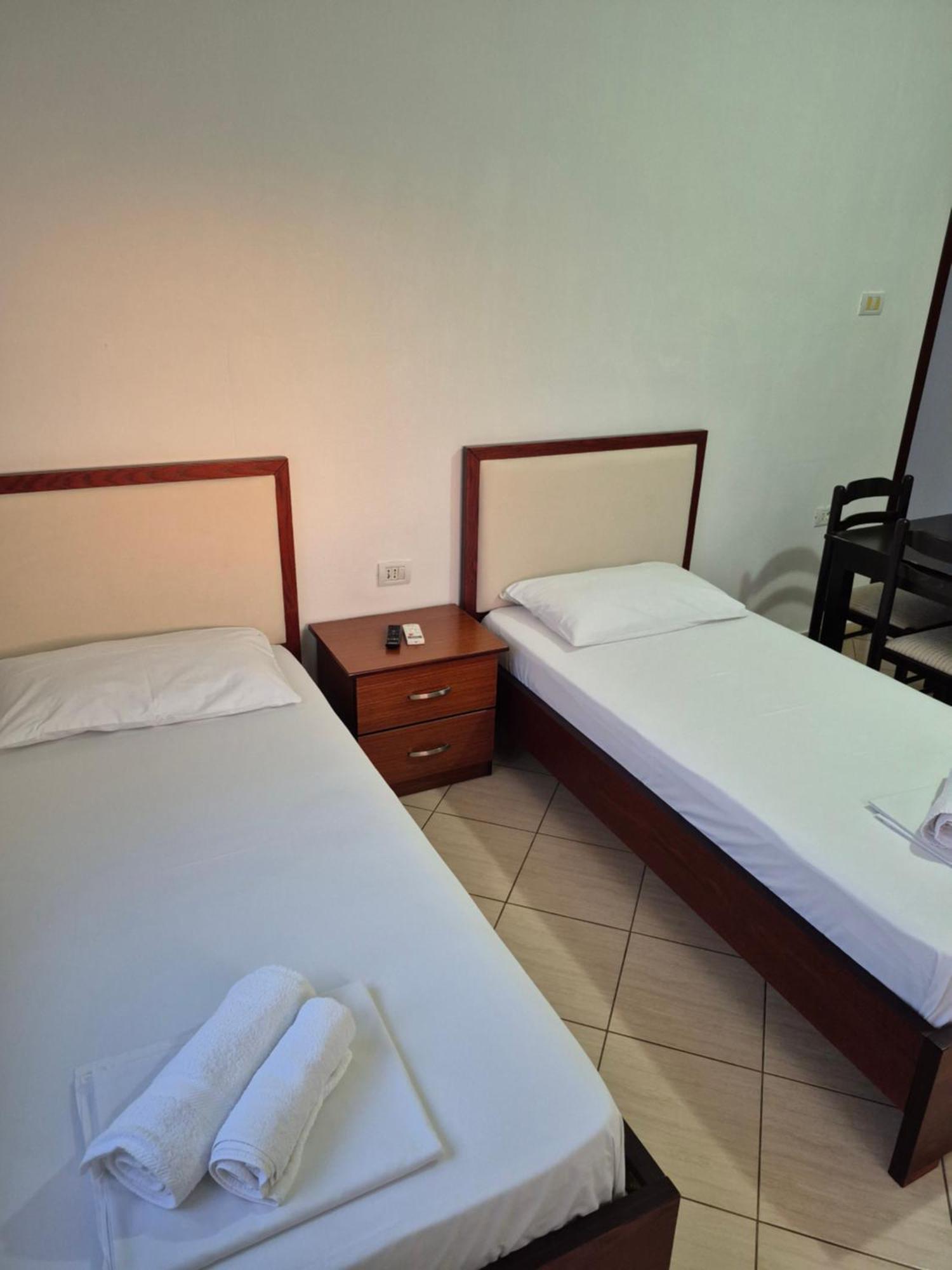 Vita Apartment - Spacious Garden And Balcony 5 Min To Beach & Center Ksamil Exteriör bild